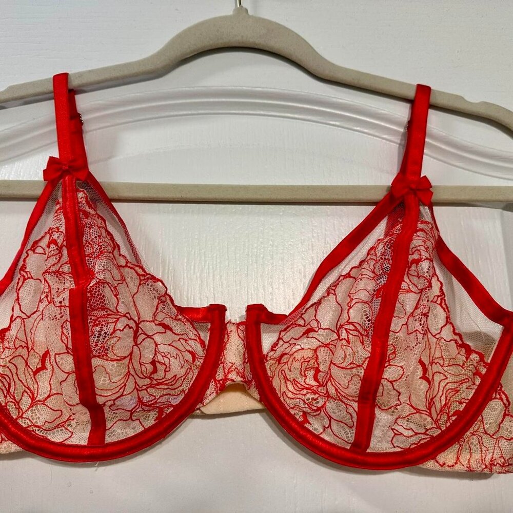 Savage x Fenty lace bra, size 34C